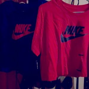 Nike Crop T-Shirts a size L